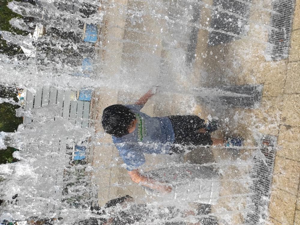 今年初の水遊び